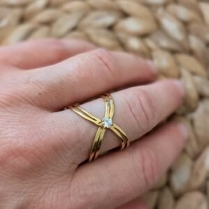 NOUVEAUTE bague creuse en croix avec strass doré