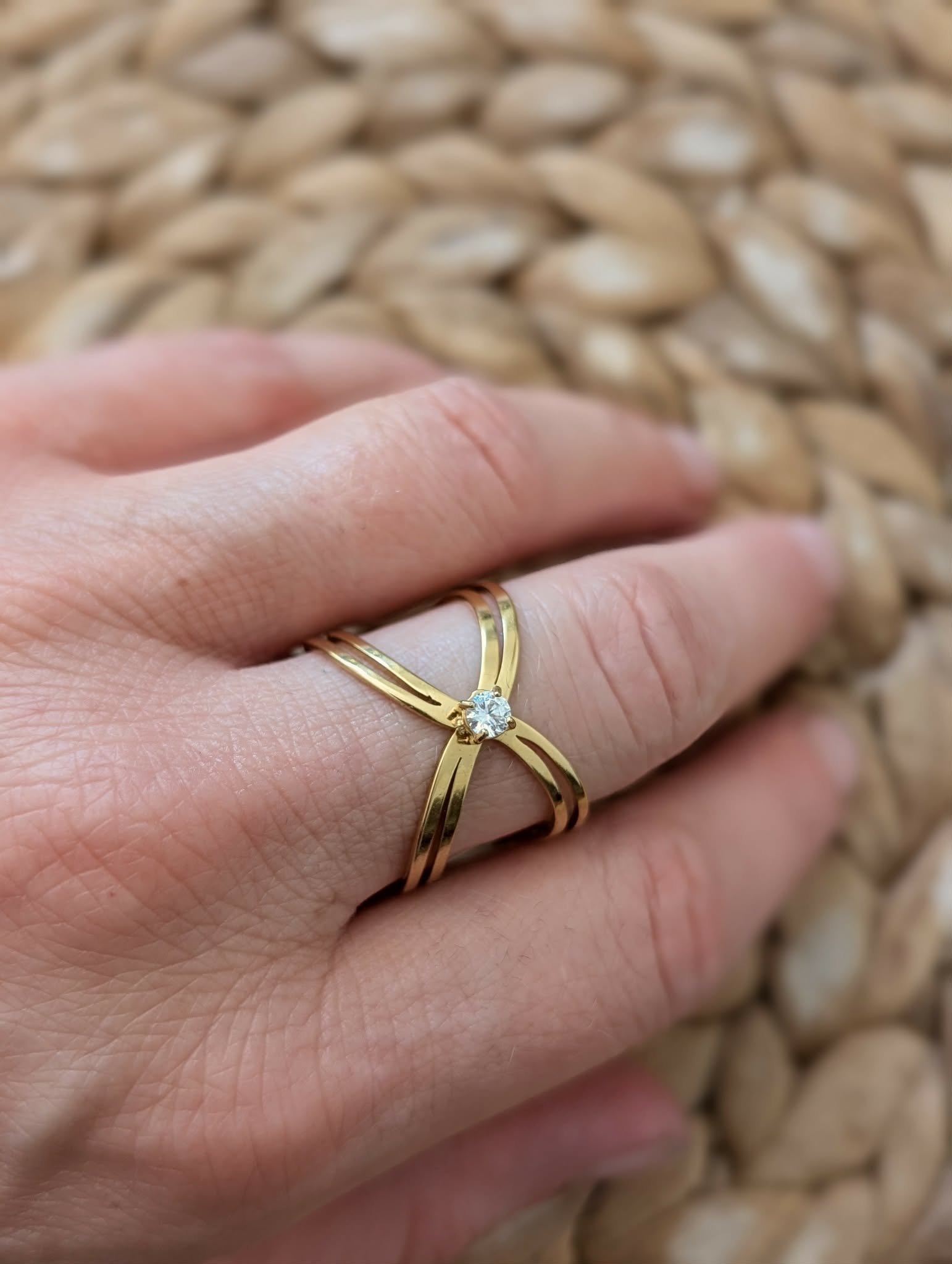 NOUVEAUTE bague creuse en croix avec strass doré