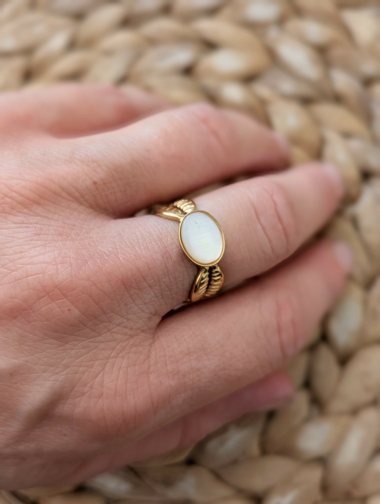 NOUVEAUTE bague graine de café, pierre blanche doré