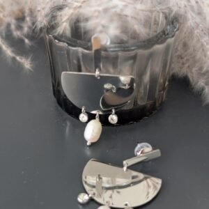 Boucles d'oreilles dorées demie-ronde avec perle et strass