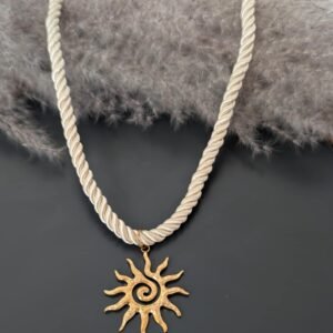 Collier cordon beige pendentif soleil