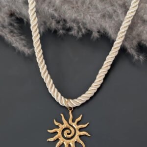 Collier cordon beige pendentif soleil