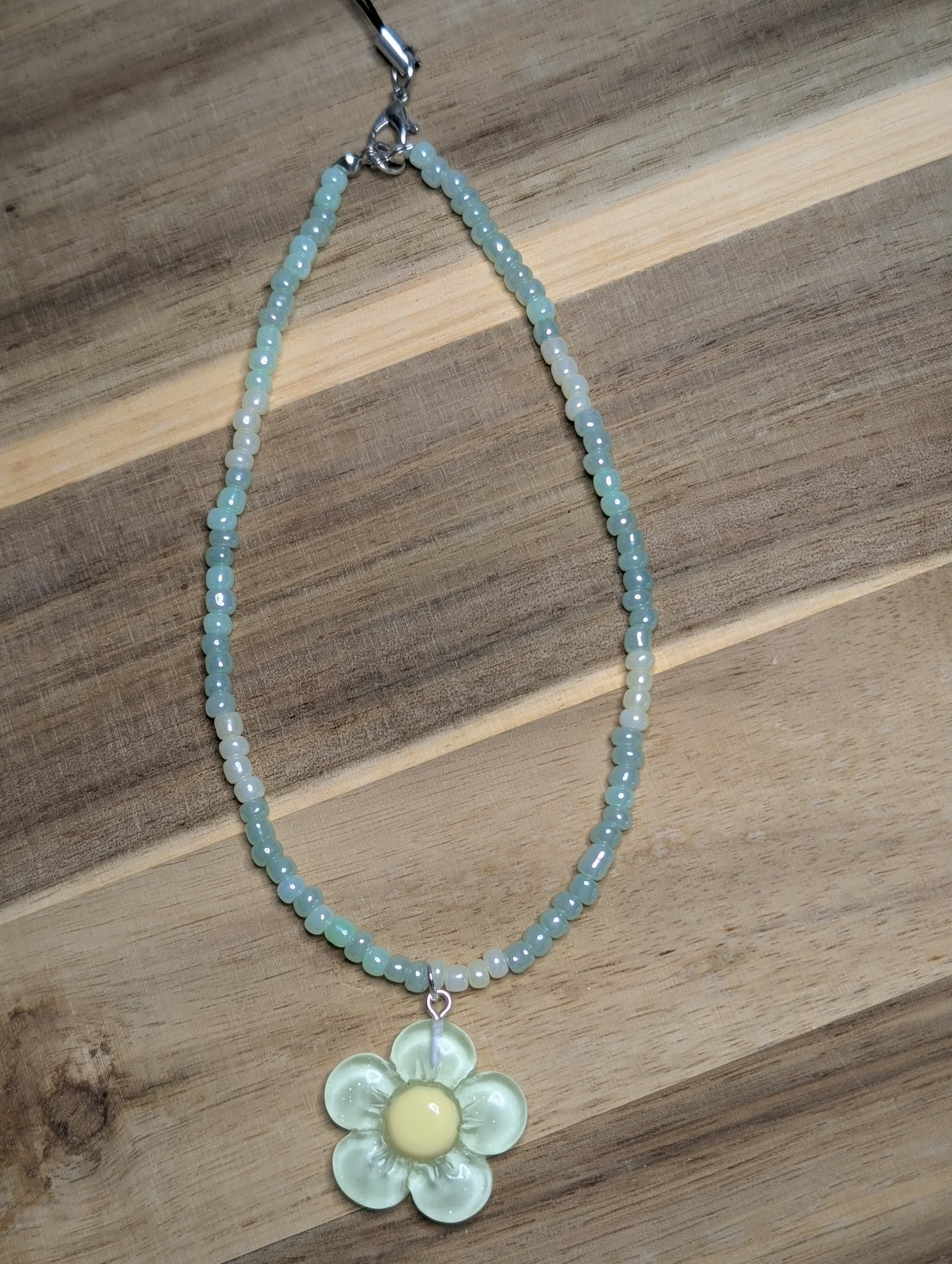 Modèle "fleur pastel vert d'eau"